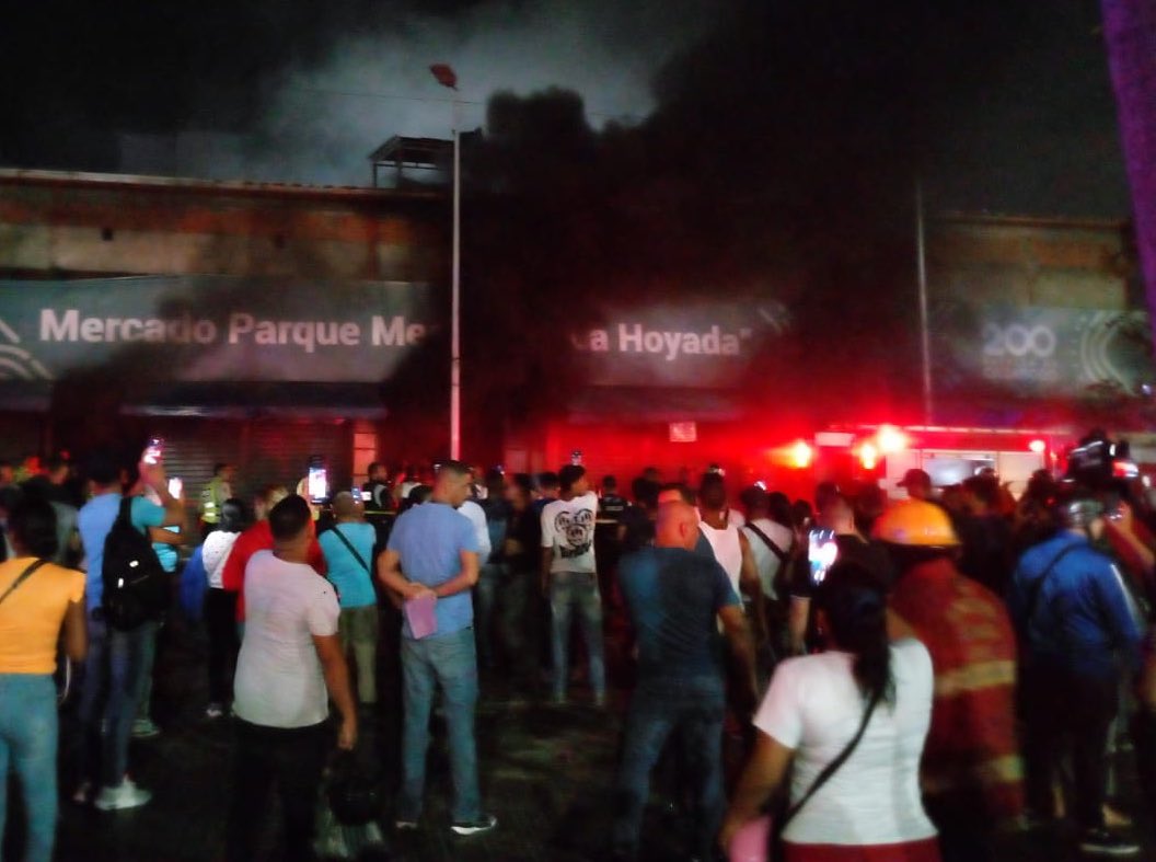 Incendio Devastador En El Mercado De La Hoyada