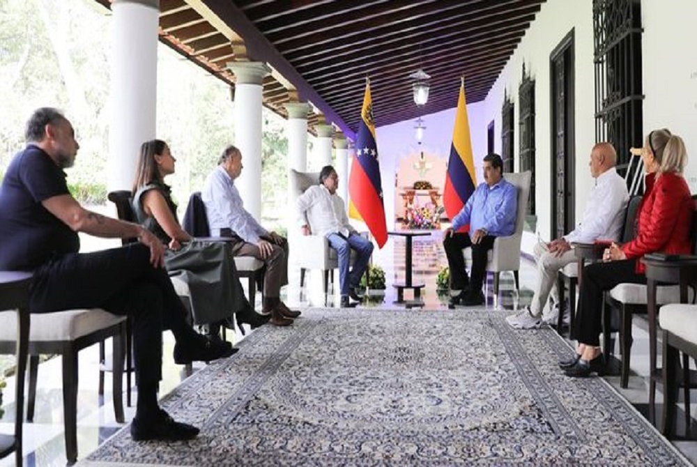 Gustavo Petro arrived in Venezuela and meets with Nicolás Maduro