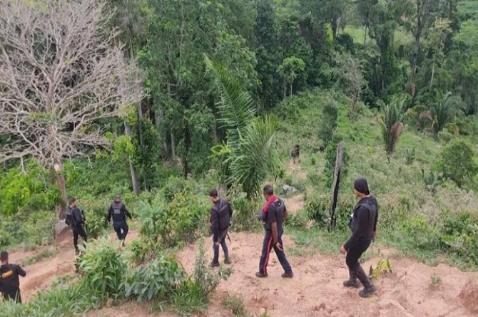 A dejected man after a confrontation between Fanb and the “Huérfano Masacre” gang