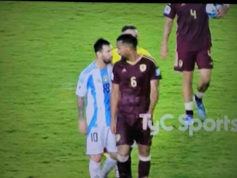 Messi pelea con jugadores venezolanos