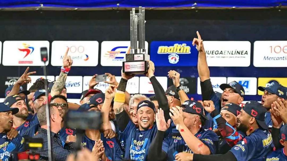 cardenales de lara levanta titulo de campeon