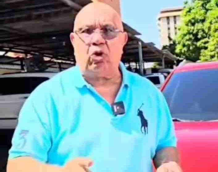 Argenis Carrullo denuncia camioneta