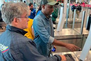 control de aeropuerto en Colombia