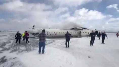 Avión de Delta Air Lines se estrella en el Aeropuerto de Toronto
