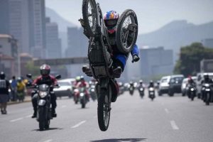 "motopiruetas" por Caracas