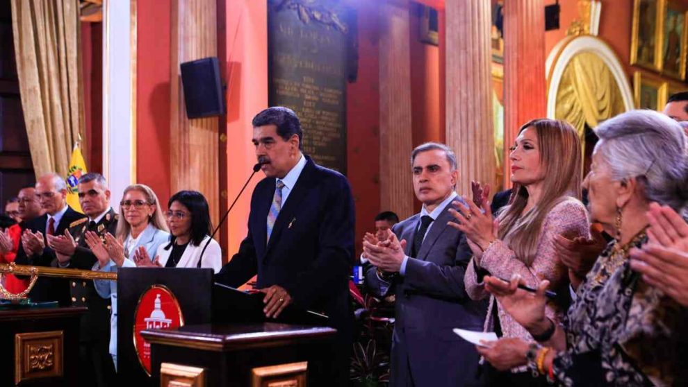 Maduro propone reforma constitucional