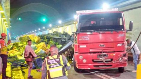 Vuelco en el túnel La Cabrera