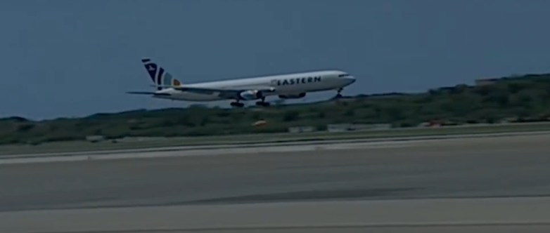 Un nuevo vuelo con 175 migrantes venezolanos deportados desde EEUU llegó a Venezuela este domingo. Conoce los detalles del arribo.