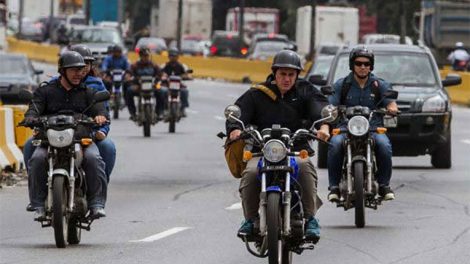 motorizaos en la autopista