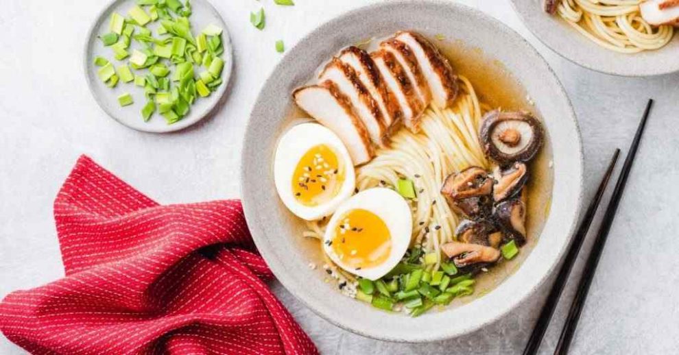 Ramen de pollo y vegetales