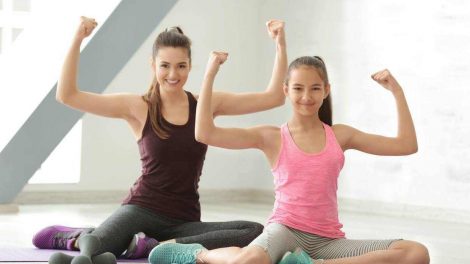 Chicas haciendo ejercicios