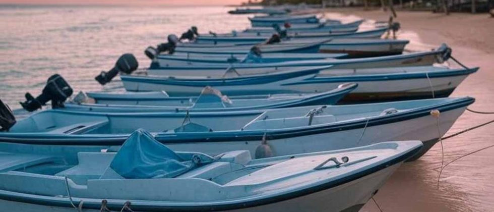 Lanchas paradas a la orilla de la Playa