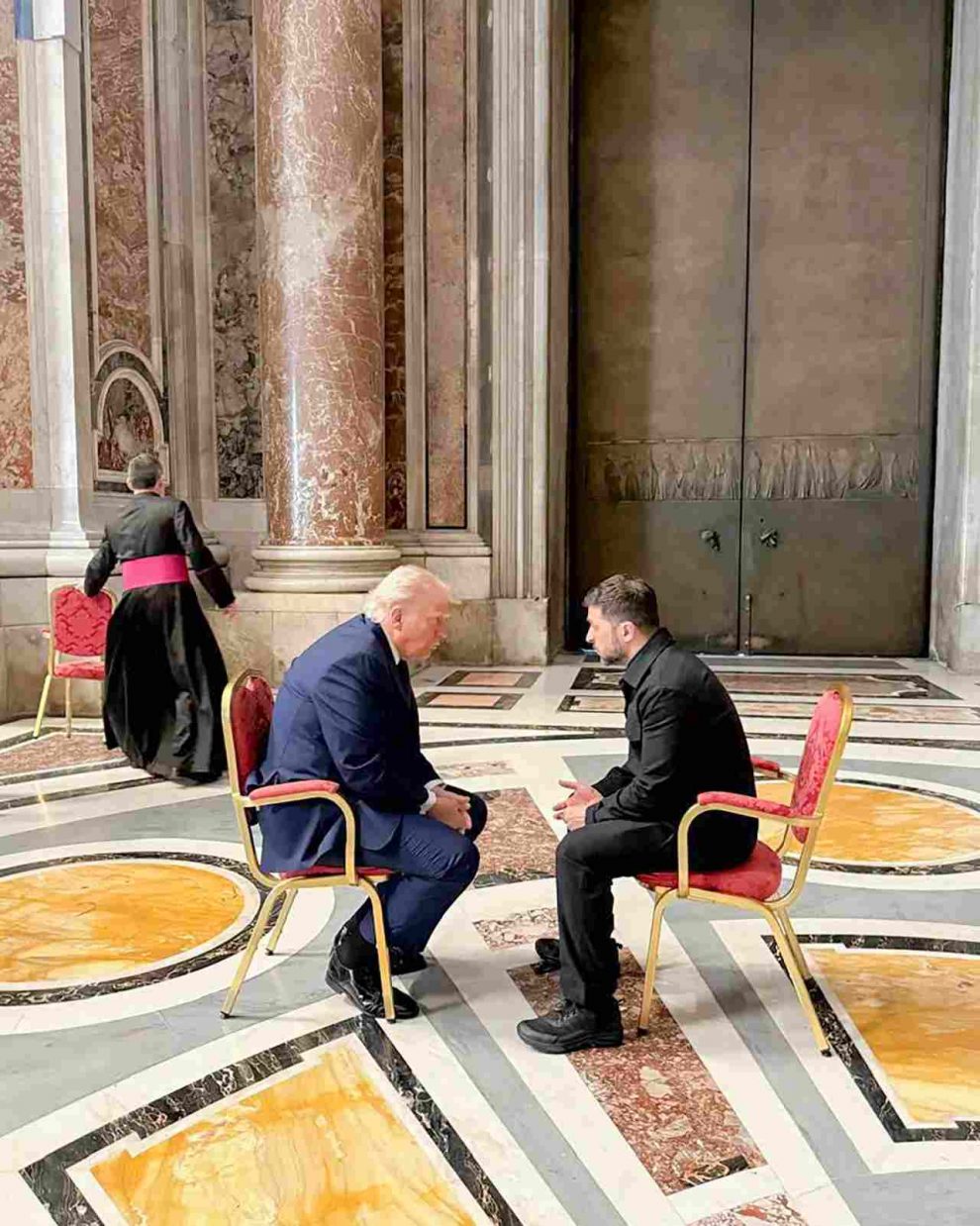 Trump y Zelenski se encuentran en la Basílica de San Pedro