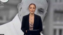 Periodista venezolana confundió papamóvil con batimóvil al informar sobre la muerte del papa Francisco y el video se volvió viral.