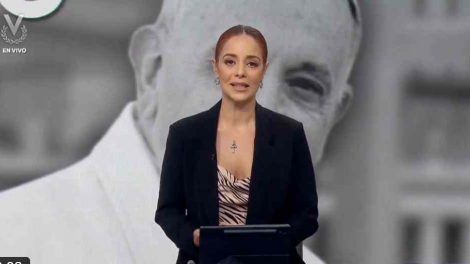 Periodista venezolana confundió papamóvil con batimóvil al informar sobre la muerte del papa Francisco y el video se volvió viral.
