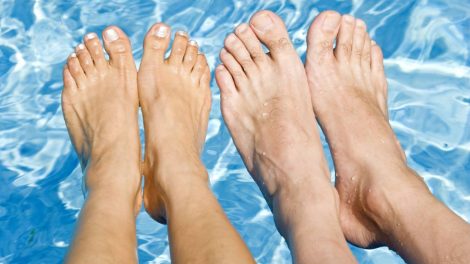 Pies en el agua