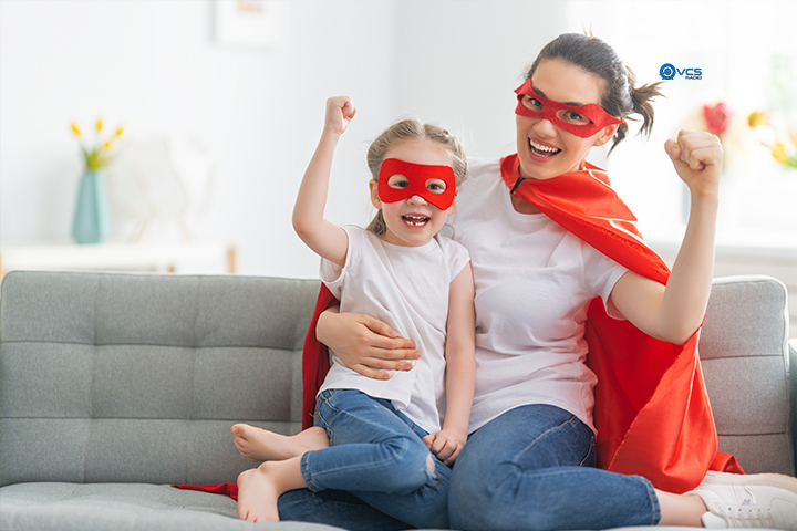 Madre e hija disfrazadas