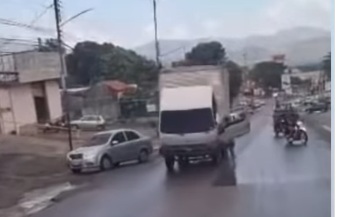 Camión pierde el control en San Juan de Los Morros