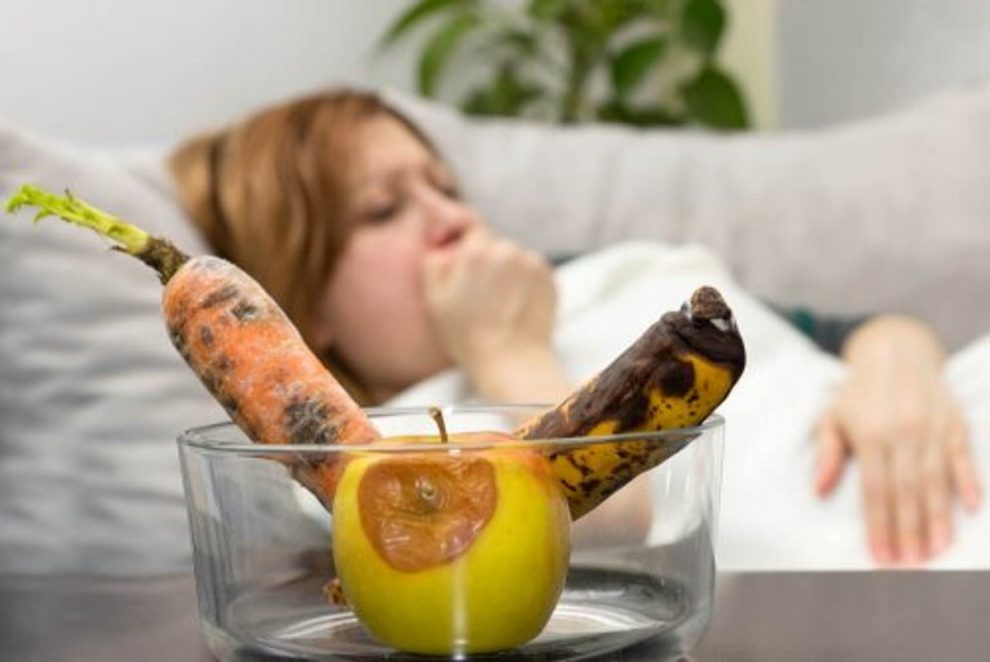 Chica enferma por alimentos