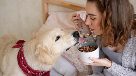 mujer con perro