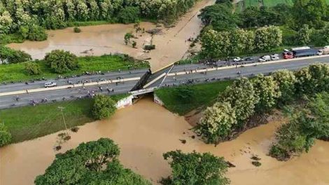 Imagen aérea Colapso de puente en la autopista José Antonio Páez