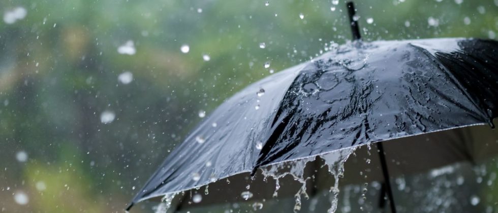 Lluvia y paraguas