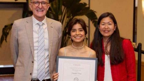 Venezolana se gradúa en Harvard con honores