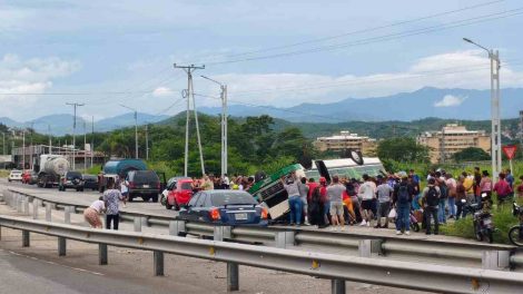 siniestro vehicular en la autopista Charallave-Ocumare