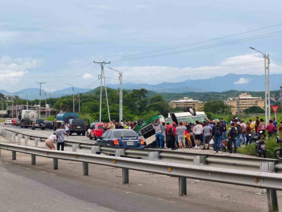 siniestro vehicular en la autopista Charallave-Ocumare