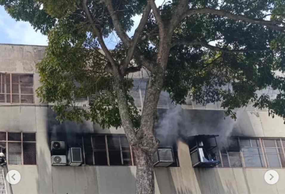 Incendio en fábrica de pastelitos en La Urbina