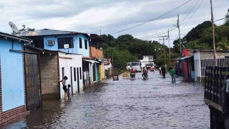 Crecida del río Orinoco en Amazonas