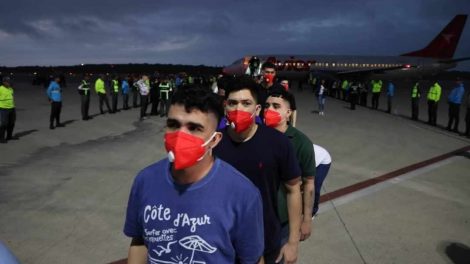 Venezolanos excarcelados en megacárcel de El Salvador llegaron a Maiquetía