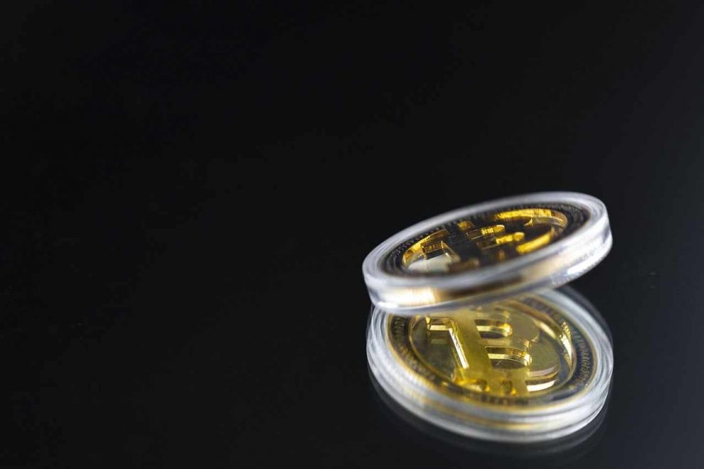 photo source:  https://pixabay.com/nl/photos/crypto-cryptocurrency-bitcoin-4231398/ 