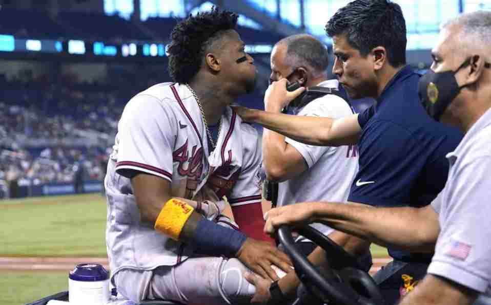 Ronald Acuña Jr. preocupa a los Bravos tras salir lesionado en el juego contra Kansas City