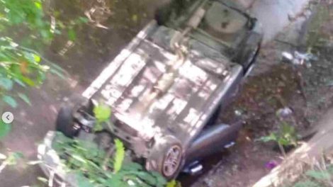 Volcamiento de vehículo en Maracay dejó dos ilesos