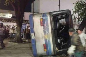 volcamiento de autobus en El Calvario Caracas