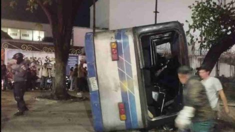 volcamiento de autobus en El Calvario Caracas