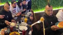 Arturo Vidal disfruta comida venezolana en Chile