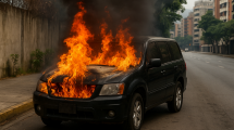 incendio de vehículo en la calle