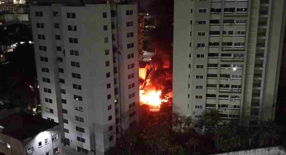 Incendio en Residencias Belloral dejó un herido en Caracas