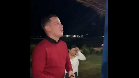 Comunidad indígena despide a joven médico en Canaima