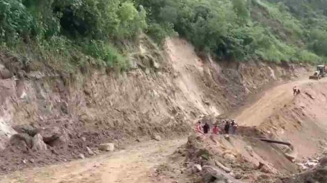 rio desbordado en el páramo de merida