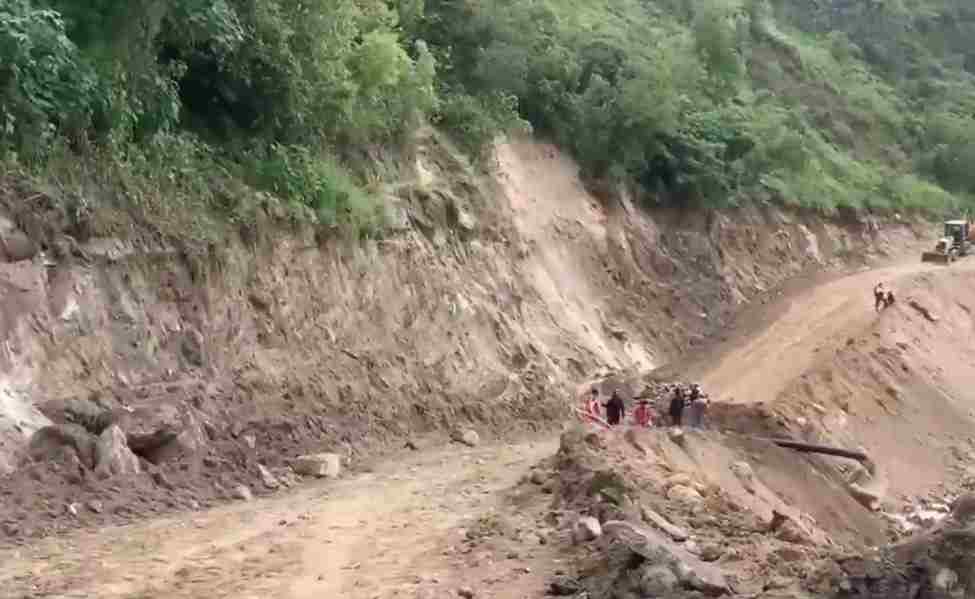rio desbordado en el páramo de merida