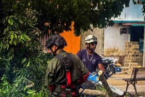 Limpian carretera a Ocumare de la Costa