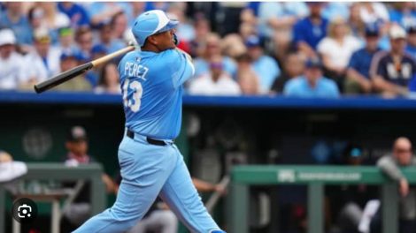 Salvador Pérez conectó su jonrón 300 en la MLB