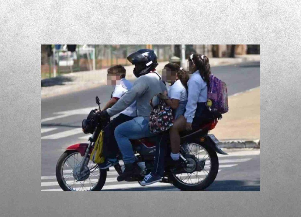 INTT prohíbe transportar a niños en motos en Venezuela