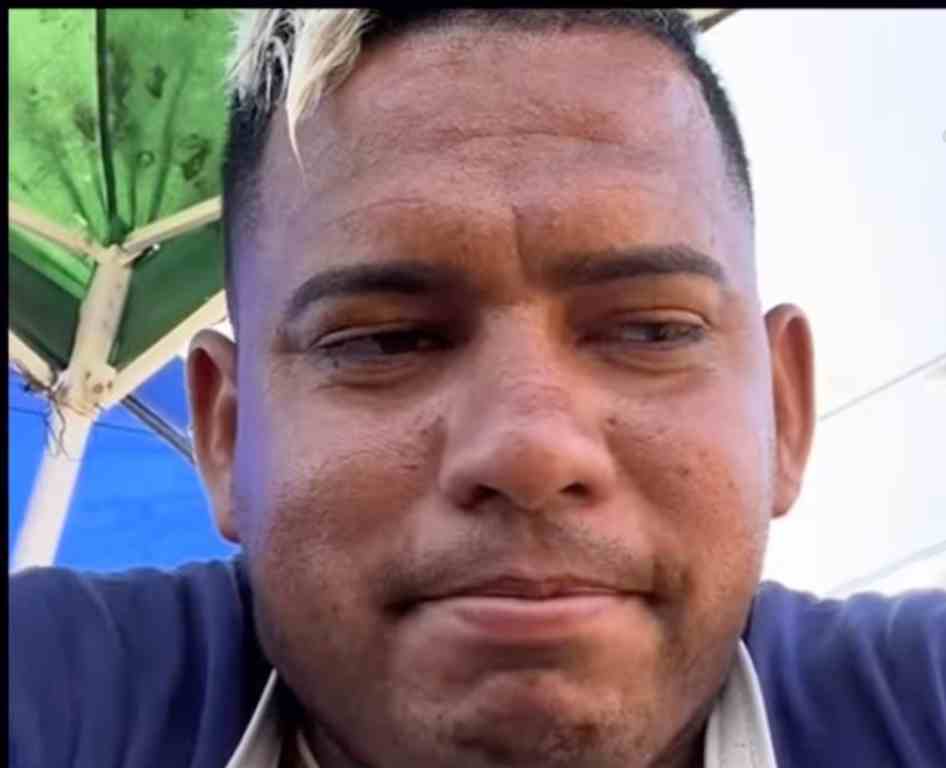 Venezolano adopta lobo marino en Chile