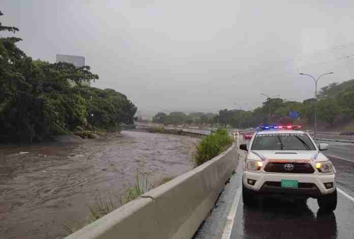 Las lluvias provocaron el desborde del río Guaire