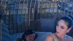 Miss Ruanda se queda dormida