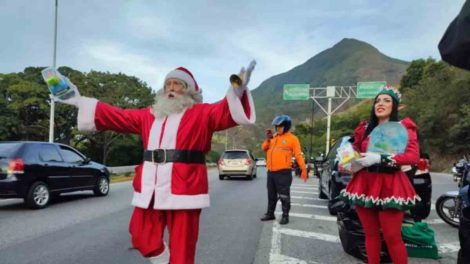 Santa de la Cota Mil inicia la Navidad en Caracas
